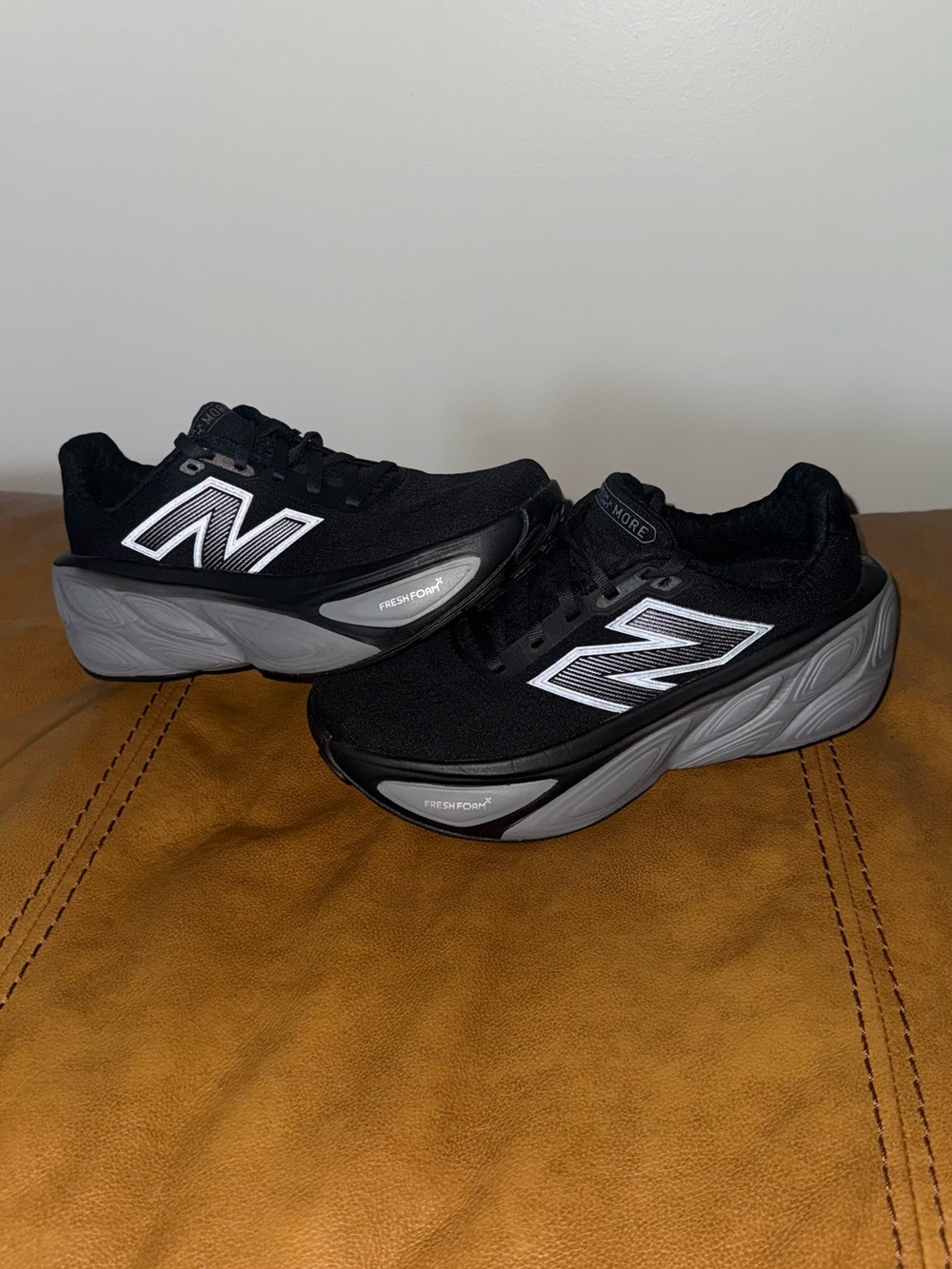 New Balance Women’s 7 Black & Gray Fresh Foam Sneakers